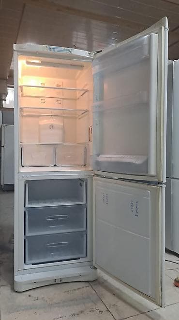 muzkalni centir: 2 qapılı Indesit Soyuducu Satılır, rəng - Ağ — 1