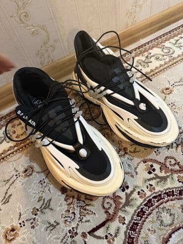 Tərliklər: Balmain tərzində qara-ağ rəng palitrasında futuristik dizaynlı — 2