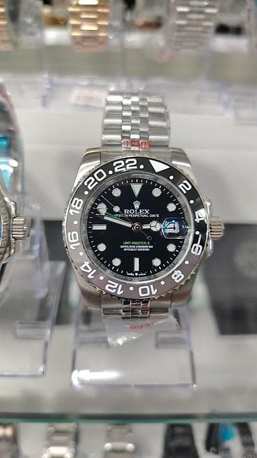 bil: Rolex saat kolleksiyası – vitrində təqdim olunan modellər: - Rolex — 3