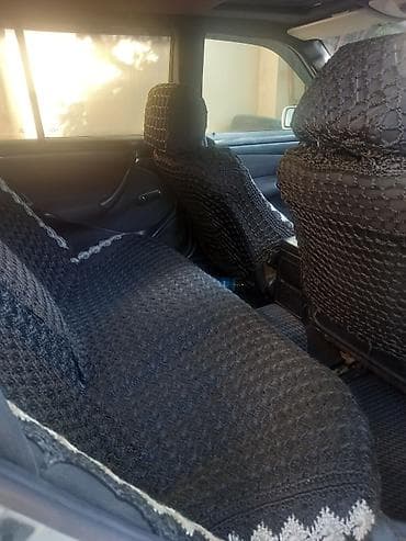 mersedes vita: Mercedes-Benz C-sinfi (W202) sedan, gümüşü rəng. Əsas xüsusiyyətlər: - — 3