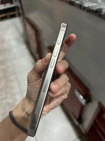 iphone se kabro: IPhone 15 Pro, Natural Titanium — 3