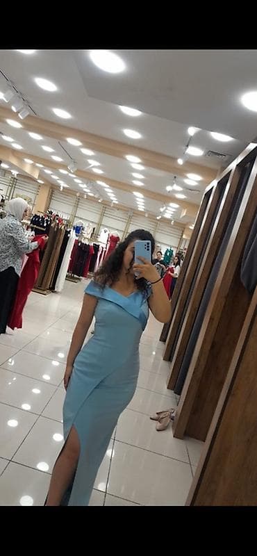 Şəxsi əşyalar: Açıq mavi rəngdə zərif ziyafət/libas - Model: Bodycon kəsim, tək çiyin — 1