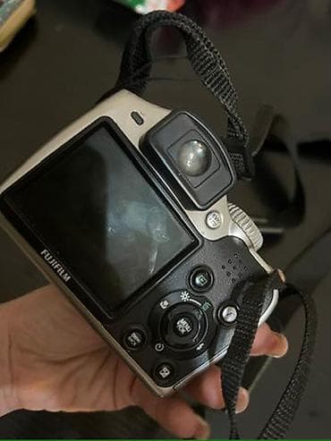 m 2: Fujifilm FinePix S seriyalı rəqəmsal fotoaparat Xüsusiyyətlər: - — 2