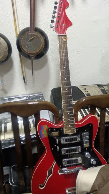 Elektrik gitara tornada əla vəziyyətdə