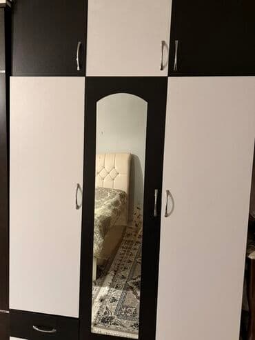 Kasalar: Açılan, 3 qapılı Düz dolab, Qarderob, paltar dolabı — 1