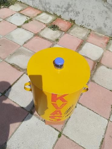 karbit balon: KVAS metal bidonu – iri həcmli, sarı rəngdə, iki yan tutacaqlı. 20 — 2