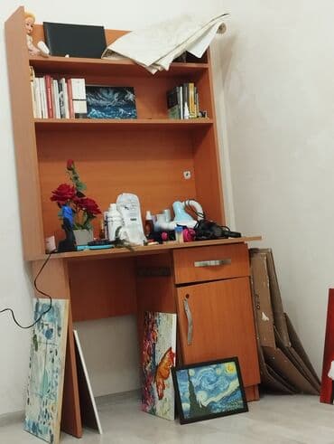 Kompyuter, dərs masası. özümüz dizayn etmişik və düzəltdirmişik