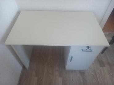 Düz masa, Stulsuz, Polkalı, Siyirməli, Sadə laminat