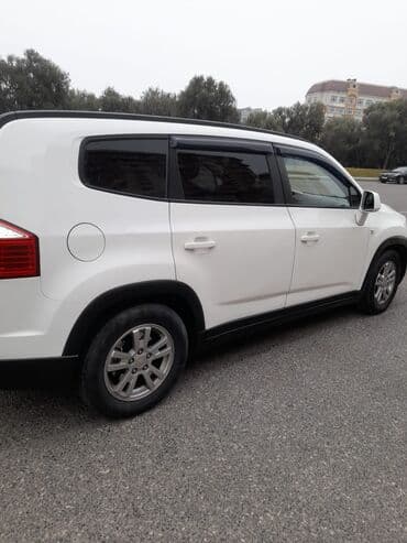 changan uni v: Chevrolet Orlando: 1.8 l | 2011 il 161100 km Van/Minivan — 5