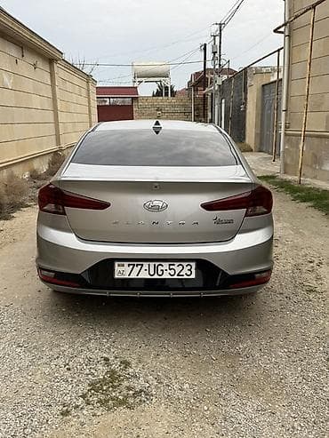 panelerin satisi: Hyundai Elantra sedan - Korpus: gümüş rəng, aqressiv ön panjur və — 3