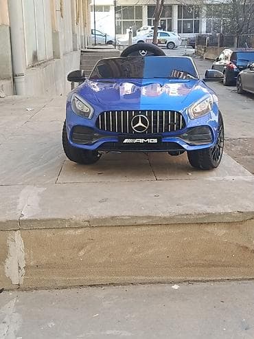 Uşaq üçün elektrik maşınları: Uşaq üçün elektrikli miniatür avtomobil – Mercedes-AMG GT stili, mavi — 1