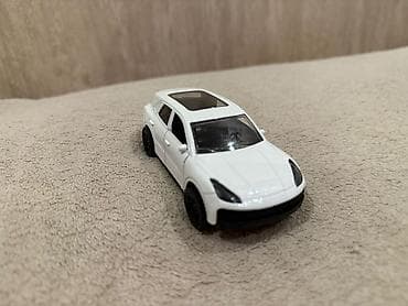 işlənmiş uşaq maşınları: Ağ yanir ve ses var. 1 dene-3 manat. Məhsul: Kolleksiya üçün metal — 3