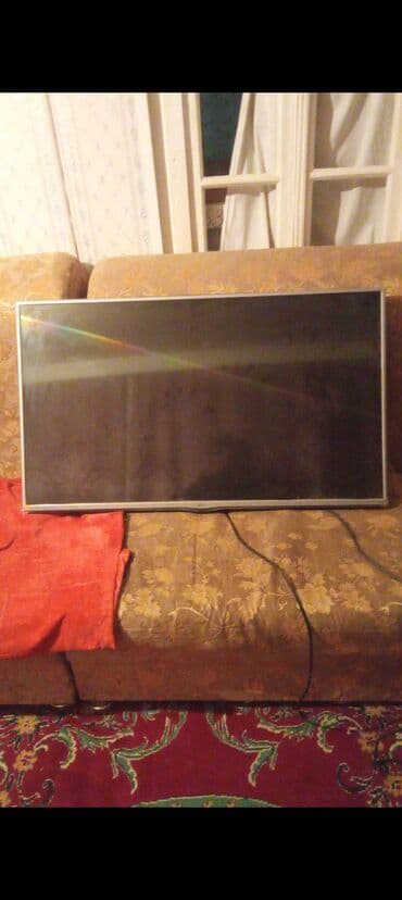 işlənmiş televizor alıram: LED televizor, təxmini 40–43 düym ekran ölçüsü. - Nazik çərçivə, gümüş — 1