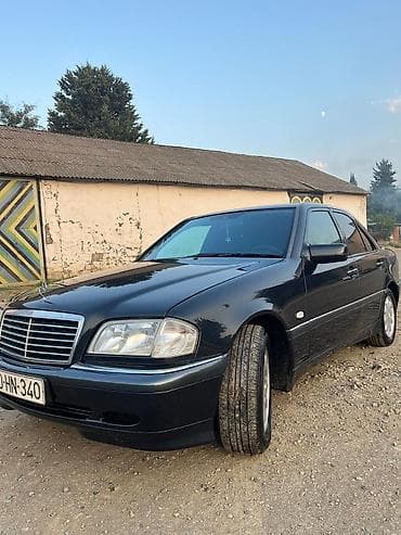 mercedes mebel: Mercedes-Benz C-Class: 2.4 l | 2000 il Sedan — 2