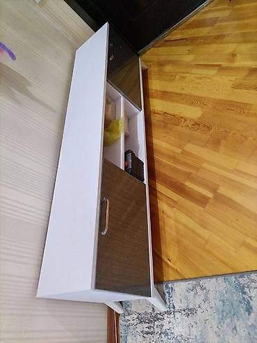 idmana aid sekiller cekmek: Düz TV altlığı, Polkalı, Laminat — 2