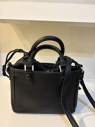 son model cantalar: Məhsul: Qara miniatür qadın çantası Orta olculu, yeni kimidir. Ici — 3