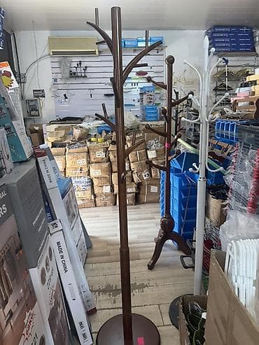 Taxta asma üçün dayaq – klassik dizaynlı paltar askısı stendi -