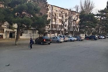 xirdalan mehdi huseynzade: Bakı, 4-cü mikrorayon, 2 otaqlı, Köhnə tikili, m. Memar Əcəmi, 50 kv. m — 2