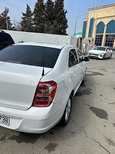 niva oturacaqlar: Chevrolet Cobalt: 1.6 l | 2024 il 120000 km Sedan — 4