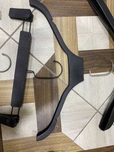 вешалки напольные для одежды деревянные дорогие: Məhsul: Asılqan dəsti Təsvir: - Rənglər: qara və ağ - Material — 2