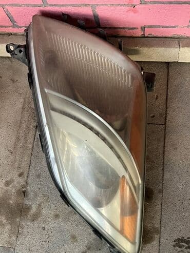 Ötürücü qutuların detalları: Sol, Yaxın və uzaq vuran işıqlar Toyota, Orijinal — 1