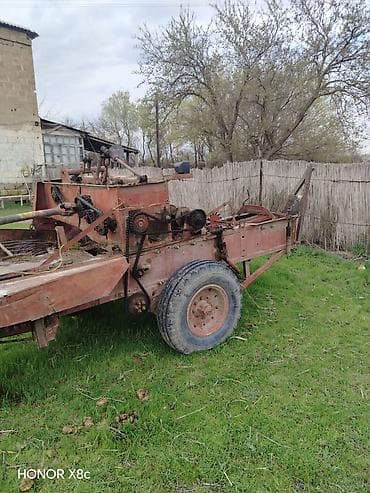 traxdir tekeri: Məhsul: Traktor + ot bağlayan pres (saman presi) qoşqu Təsvir: - Kənd — 6