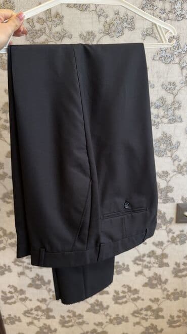 kişi geyimləri: Təzə kostyum. Heç vaxt geyinilməyib. Etiketi üstündə. Ölçü uyğun — 9