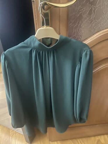 Zərif qadın bluzu ADL - Rəng: Tünd yaşıl (zümrüd tonlarında) -