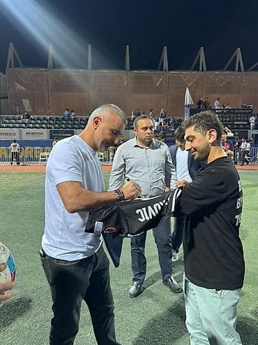 İdman və hobbi: Kolleksiya üçün nadir futbol dəsti - Avtograflı futbol topu: Rəsmi — 2