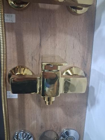 hamam ewyalari: Qızılı rəngdə duş qarışdırıcısı (divar tipli) - Material: Möhkəm — 2