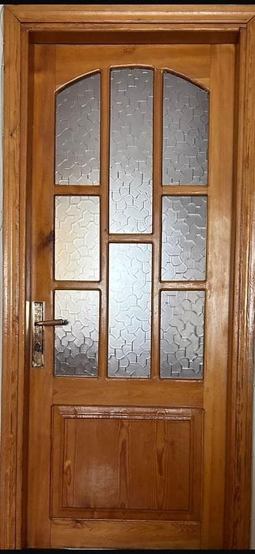Şüşəli taxta otaq qapısı - Material: təbii ağac karkas və pervaz -