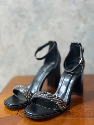 босоножки 27 размера: Размер: 39.5, цвет - Черный, Б/у — 1