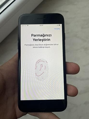 iphone 7 s ikinci el: IPhone 7, Jet Black, Barmaq izi — 7