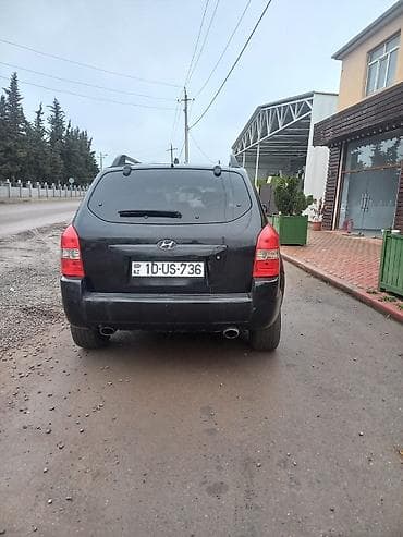 Hyundai Tucson, qara rəng, şəhər və uzun yol üçün rahat SUV. Texniki — 4