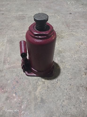 bmw tekeri: Hidravlik “bottle jack” tipli domkrat - Korpus: tökmə metal — 3
