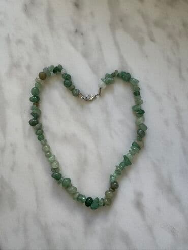 Qadın ayaqqabıları: Yaşıl daşların təbii teksturası kolyeyə unikallıq qatır.Boho ve ayrı — 2