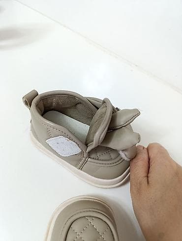 partalar: Uşaq ayaqqabısı – bej rəngdə, yumşaq və yüngül model Xüsusiyyətlər: - — 3