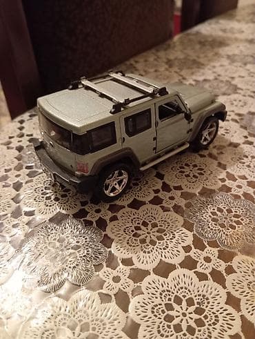 wrangler jeep: Metaldan hazırlanmış ofroud üslubunda miniatür SUV maşın modeli — 2
