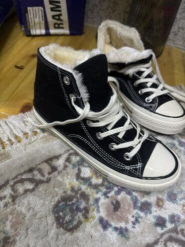 ecco biom qadın krossovkaları: Qışlıq içi tüklü krossovka - Model: yüksək boğaz, klassik qara-ağ — 2