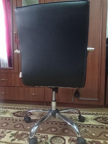 Ofis kreslosu . Telefona ehtiyacım var deyə satıram. İşlənməyib. Evdə — 4