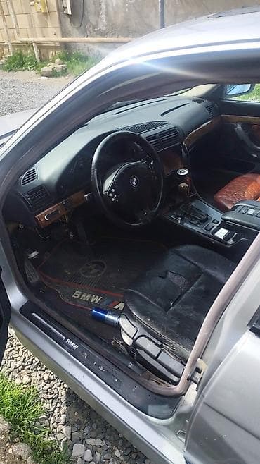 BMW 7 Series sedan (E38) – gümüşü rəngdə, 4 qapılı, arxa ötürücülü lalafo.az -da BMW 7 Series sedan (E38) – gümüşü rəngdə, 4 qapılı, arxa ötürücülü