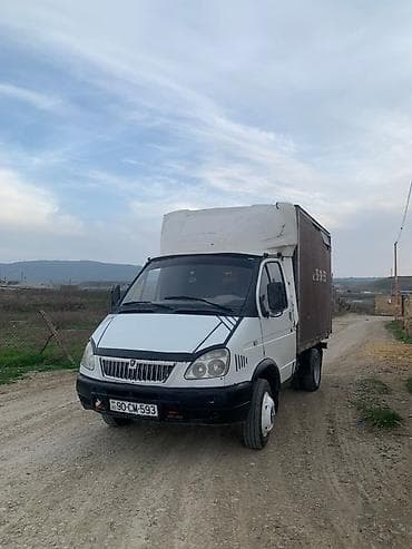 Yükdaşıma üçün qapalı kuzovlu kiçik tonnajlı yük maşını Hec bir