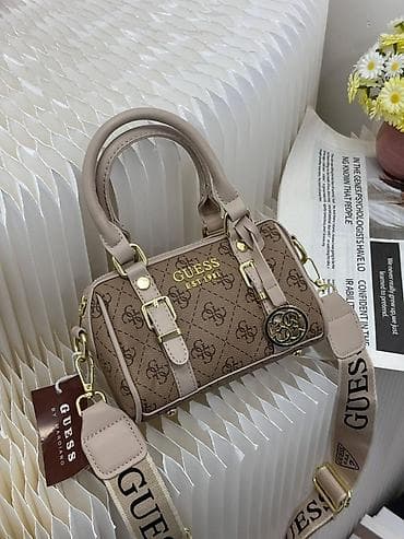 cantalar: Guess mini barrel çanta - Model: Guess EST.1981 loqolu mini — 2