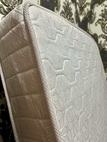 Şamdanlar: Böyüklər üçün İşlənmiş Döşək, Ödənişli çatdırılma — 1