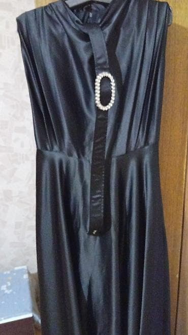 qizil saat satişi: Qara atlas ziyafət donu və ağ platforma sandal dəsti hər ikisi — 3