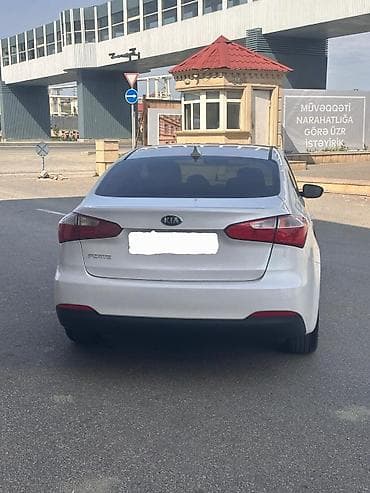 byd satilir: Kia Cerato (Forte) sedan – ağ rəng, Azərbaycan nömrə nişanı 77-RT-173 — 3