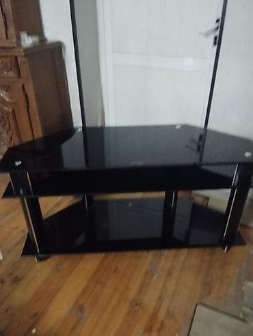 qatlanan masa: Künc Tv altlığı, Polkalı, Şüşəli — 1