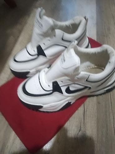 krosofka: Ağ-qara rəngli idman ayaqqabısı - Model: Fashion Sport Shoes - Üslub — 2