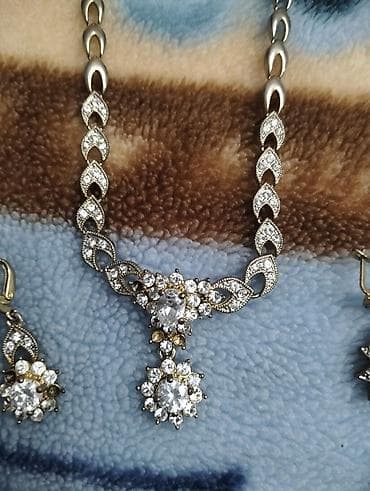 gumuş boyunbagı: Zərgərlik dəsti - Gümüş rəngli zəncir boyunbağı: yarpaqvari keçidlər — 2