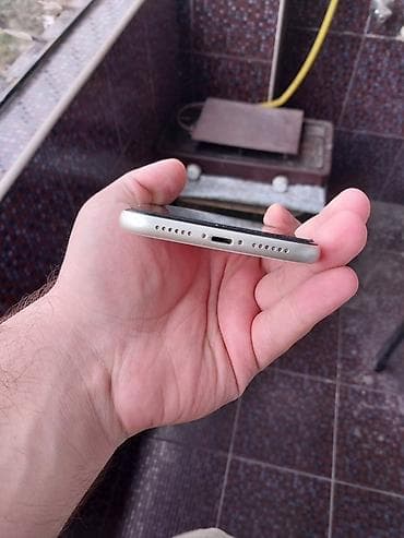 iphone 70: IPhone 11, Ağ — 5